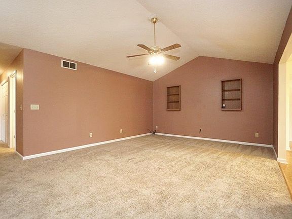 4th image of 15 Thornhill Dr