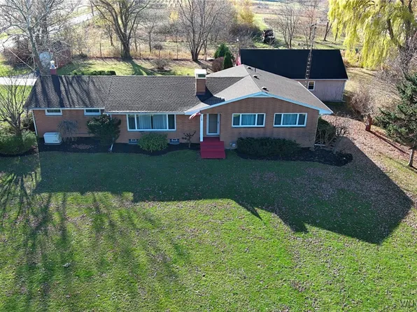 2000 Maple Rd, Wilson, NY 14172