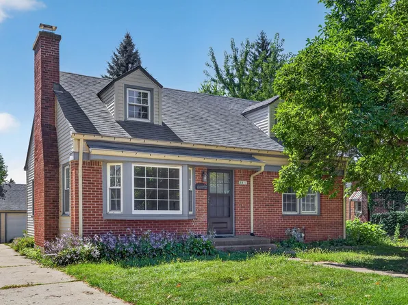 3211 Broadway, Rockford, IL 61108