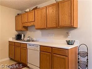 4th image of 905-2B Hanahan Ct