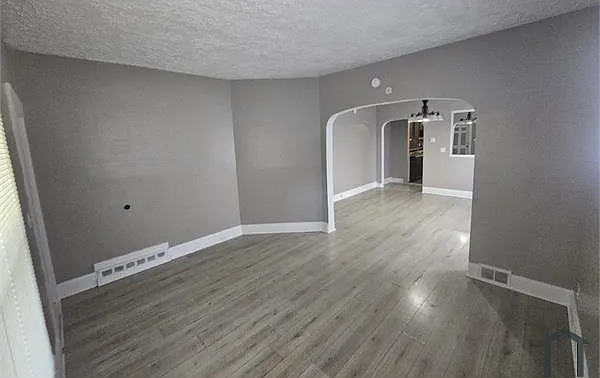 10317 Somerset Ave #RIGHT — Photo 6