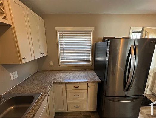3rd image of 1720 Valentia St