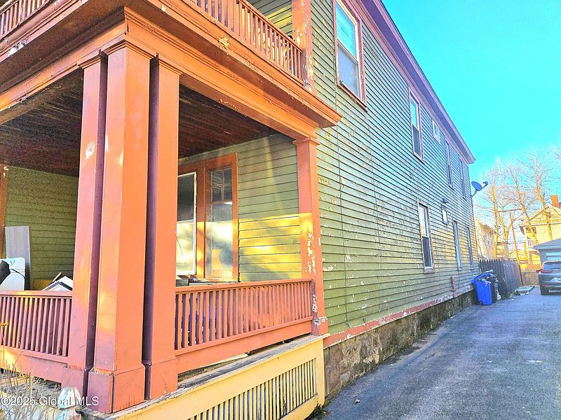 4th image of 15 Kenyon Court