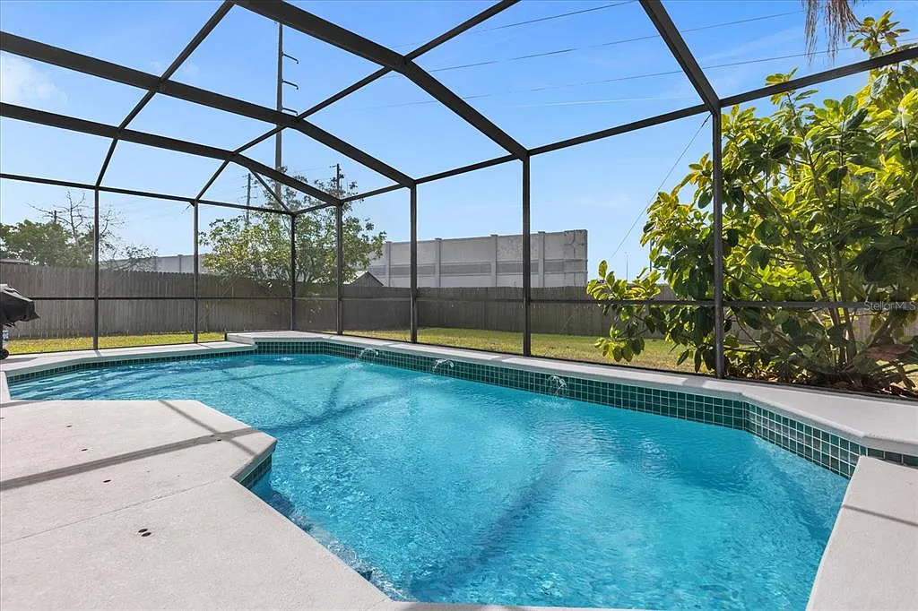 4 bed, 2.5 bath, 2354 sqft, $3,800 — Photo 3