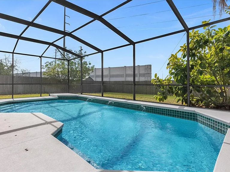 2820 Smithfield Dr — Photo 3