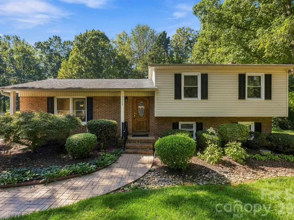 2130 Greenleaf Dr, Gastonia, NC 28054