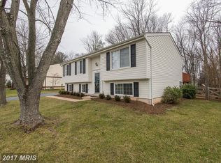 3111 Nestlewood Dr, Herndon, VA 20171