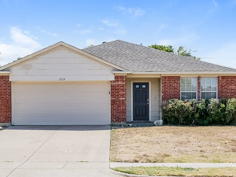 1519 Columbia Dr — Photo 1