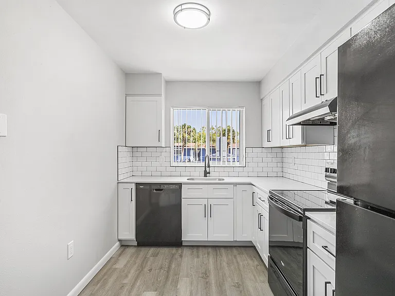 Bella Sol Apartments — Photo 8