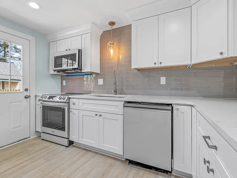 4268 Lee Ave — Photo 9