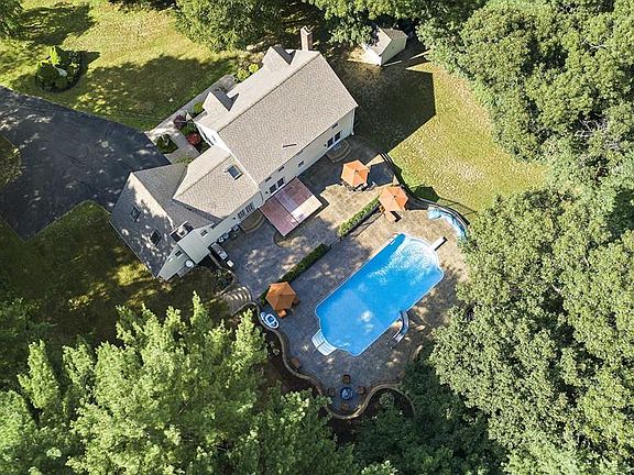 4th image of 80 Sylvan Ct