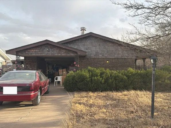 1017 NW 10th St, Tulia, TX 79088