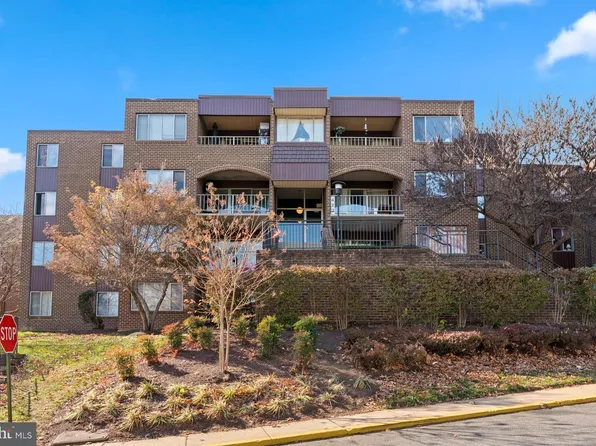 422 Girard St APT 144, Gaithersburg, MD 20877