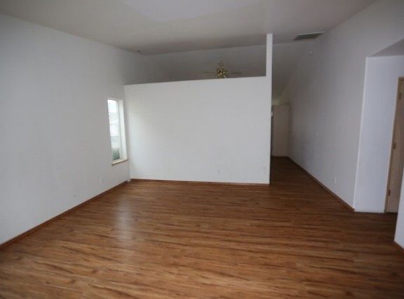 4th image of 602 W Canyon Lakes Dr