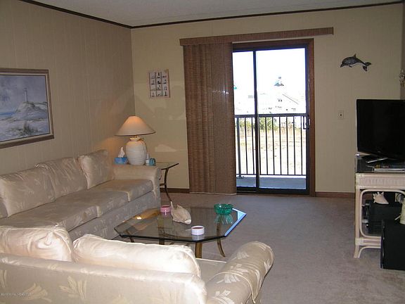 4th image of 51 Hiering Ave APT D7