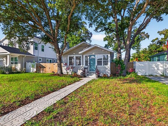 3rd image of 4624 IRIS STREET N