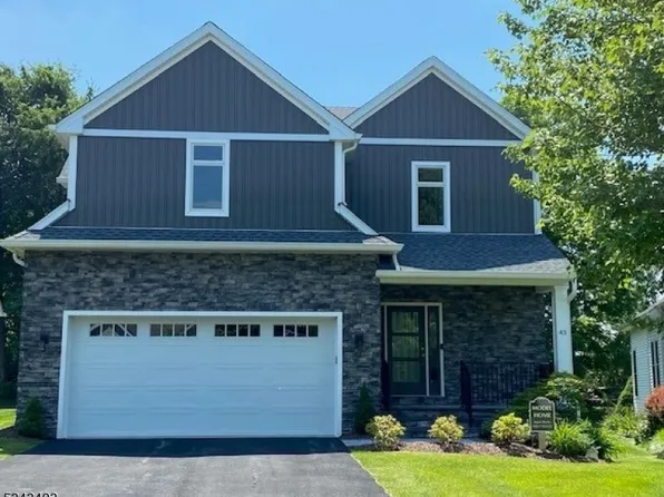 43 Bluffs Ct, Hamburg Boro, NJ 07419