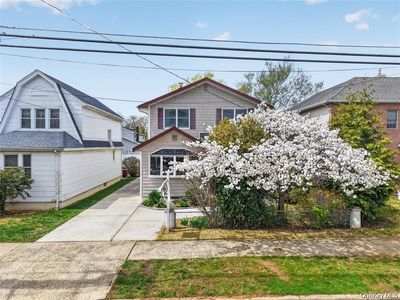 8530 261st Street, Floral Park, NY, 11001