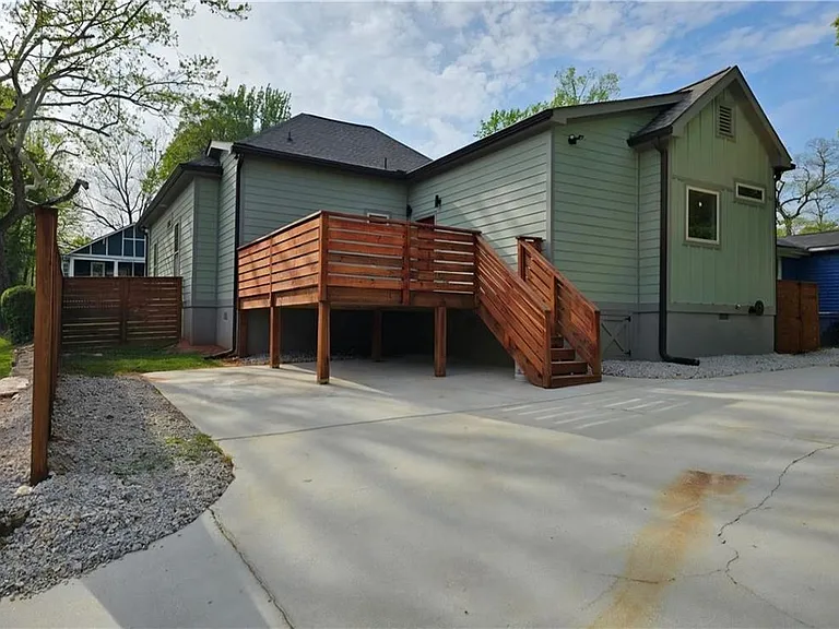 198 Wellington St SW — Photo 4