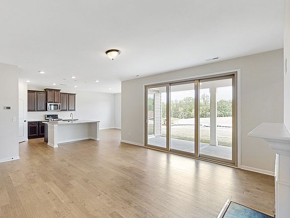 5th image of 906 Peony Ct Lot 211
