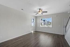5th image of 746 Alma Square Dr