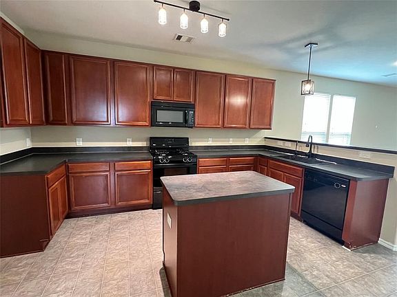 5th image of 16006 Arapaho Bend Ln