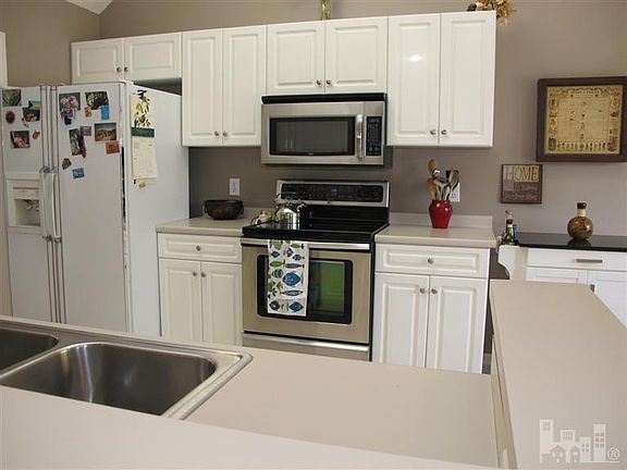 4th image of 629 Colony Cir N