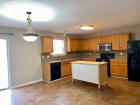 4th image of 2831 Amerson Ct