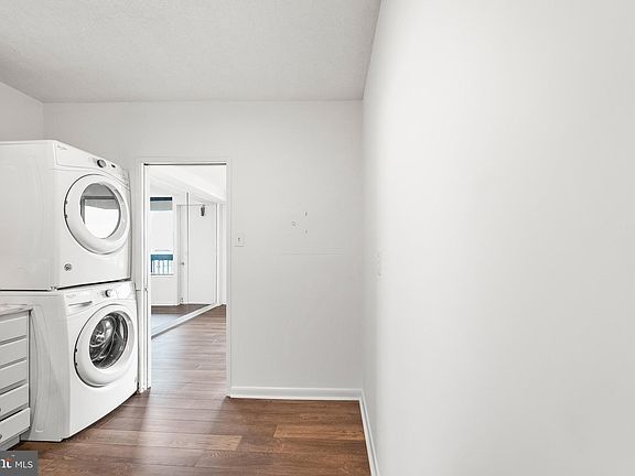 3rd image of 3701 S George Mason Dr Unit 713