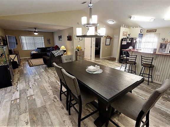 2nd image of 13 Wainmont Pl
