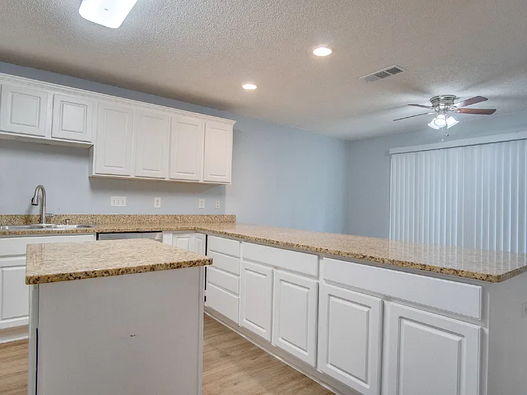 2707 Tupelo Ave — Photo 8