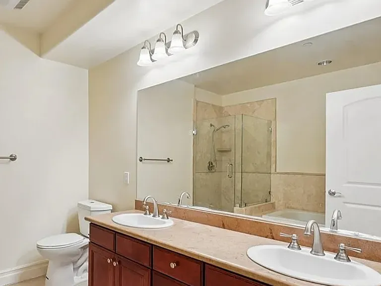 15206 Burbank Blvd #211 — Photo 9