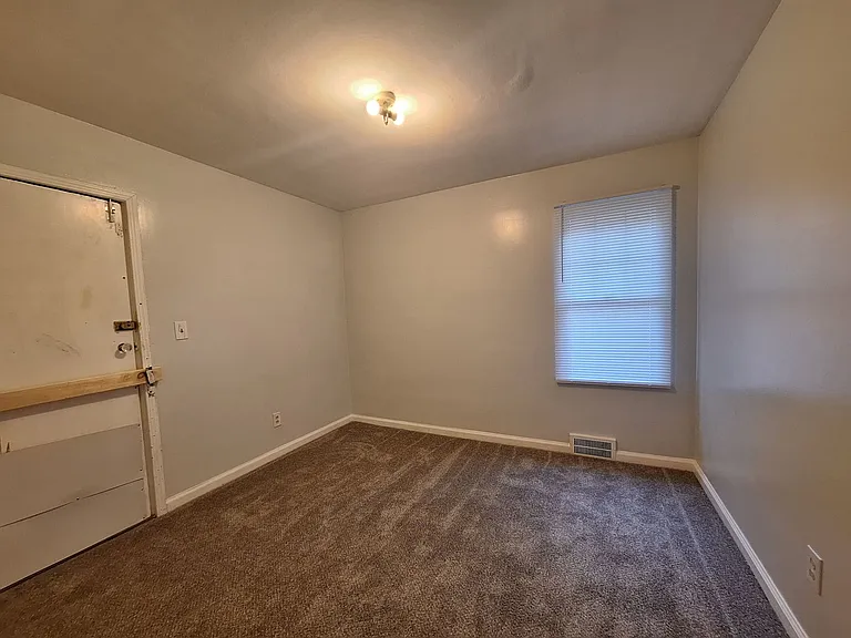 11243 Roxbury St — Photo 13