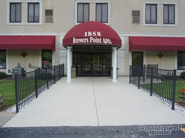 2nd image of 1858 N Commerce St APT 304