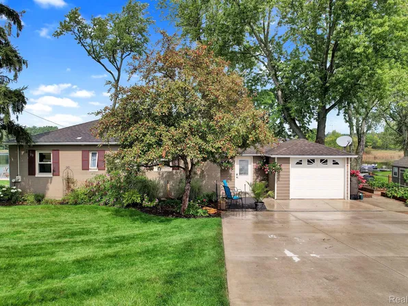 1648 S Newman Rd, Lake Orion, MI 48362