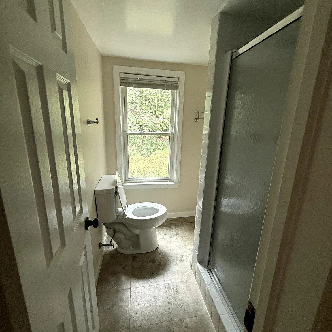 5 bed, 3.0 bath, 2250 sqft, $3,500 — Photo 4
