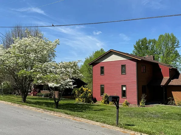 4 S Hills Cir, Johnson City, TN 37601