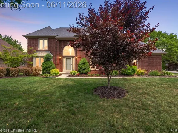 4708 Holland Dr, Troy, MI 48085