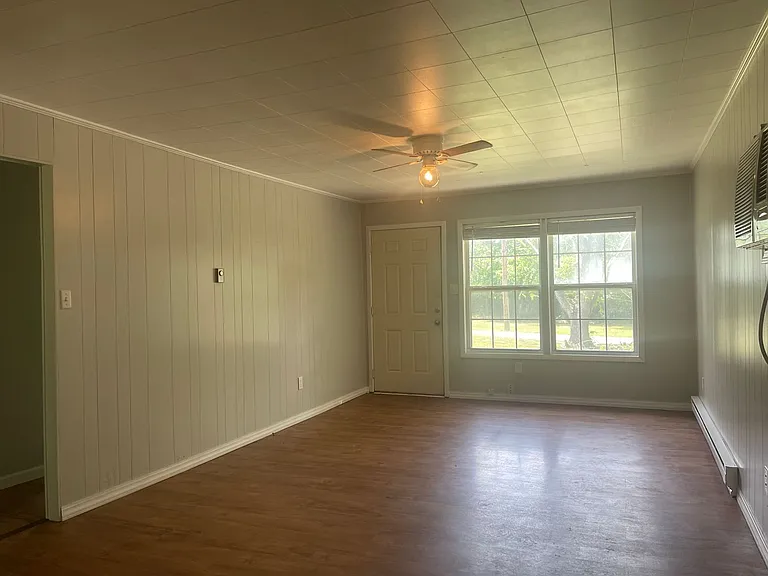 307 N Oak St — Photo 5
