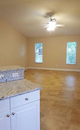 4th image of 1323 SE 1st St
