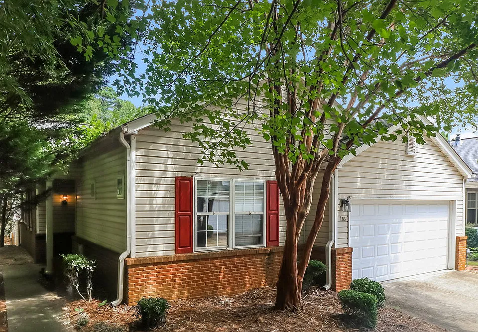 186 Windcroft Ct NW