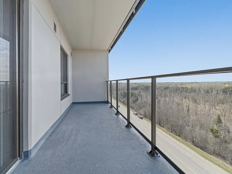 425 Watson Pkwy N — Photo 4