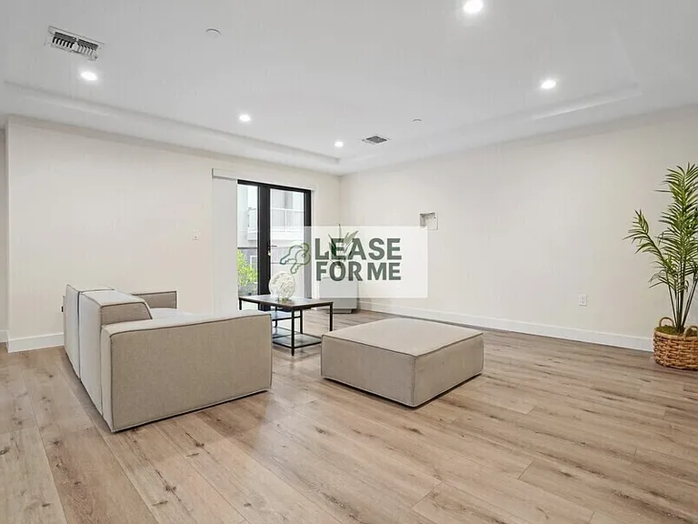 848 S Mariposa Ave #702 — Photo 25