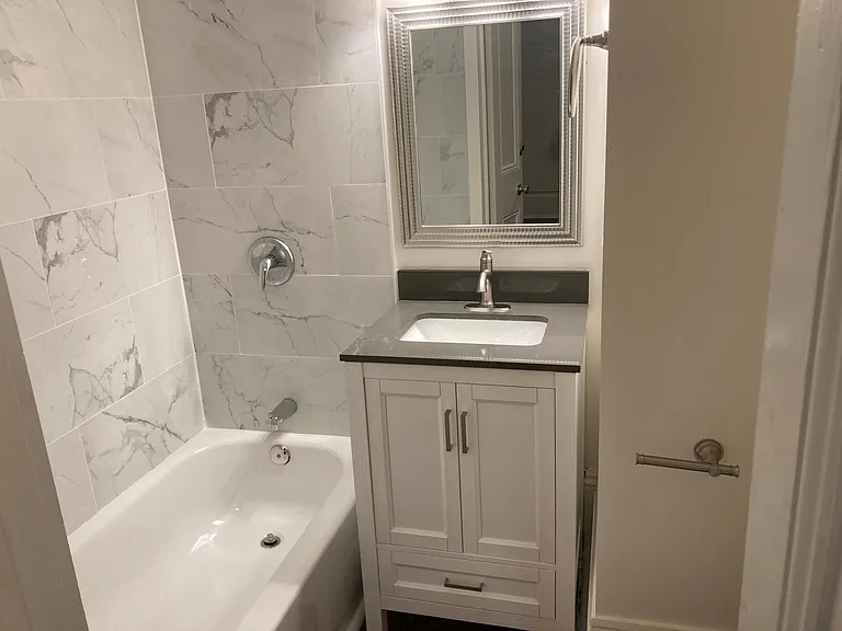 4223 Prytania St #B — Photo 6