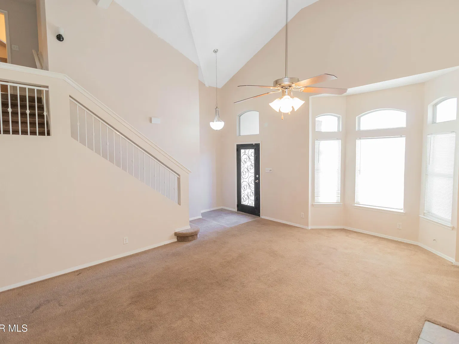 4 bed, 2.5 bath, 2263 sqft, $2,200 — Photo 2