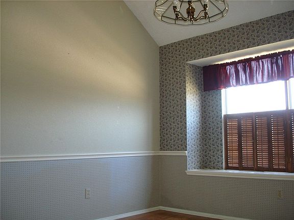 4th image of 4101 Brownwood Ln