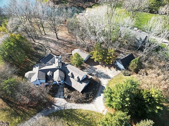 3rd image of 6245 Oakridge Dr