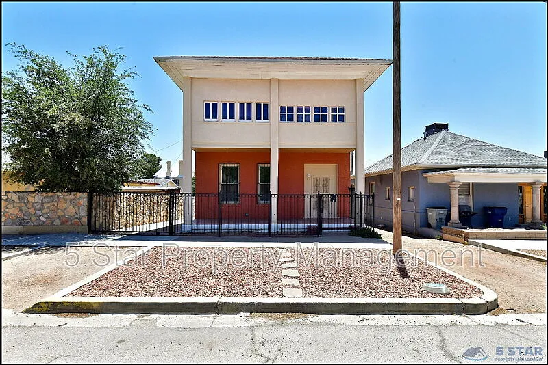 5 bed, 2.0 bath, 2681 sqft, $1,995 — Photo 2