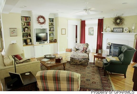 3rd image of 3515 Warwick Dr