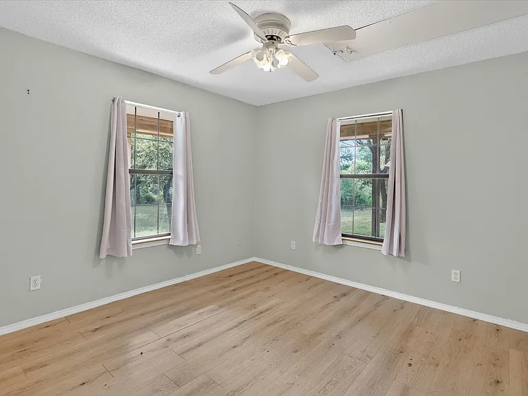 9400 Live Oak Ln — Photo 12